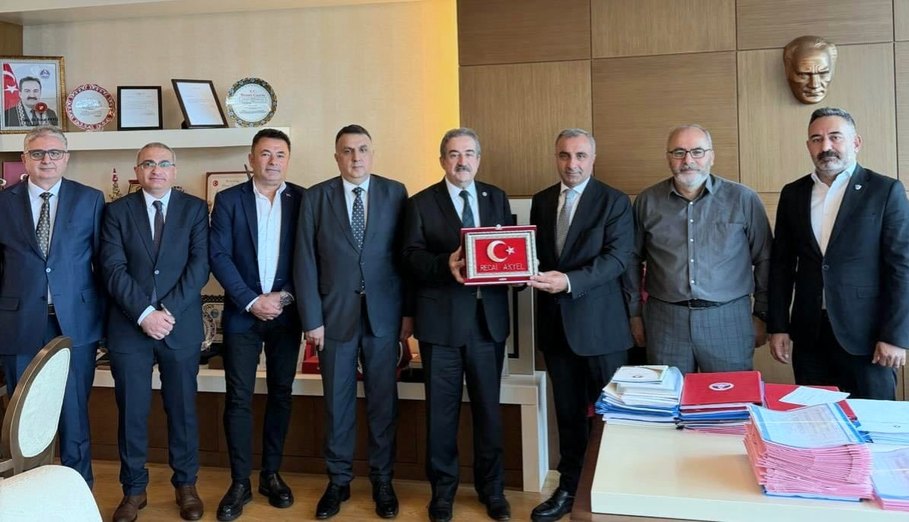 Anayasa Mahkemesi Üyesine ziyaret